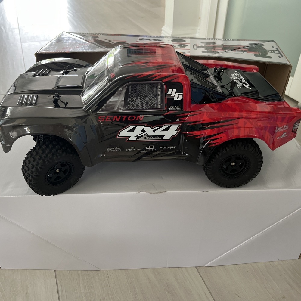Arrma Senton 4x4-550 MEGA-Brushed RTR-With Prophet 50W Mini Charger-Used Once!